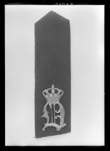 Axelklaff till uniform för konung Oskar IIs (1829-1907) jaktklubb,ca 1900 - Livrustkammaren - 34821