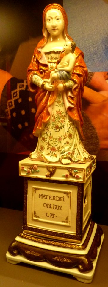 064 Statue de la Vierge à l'Enfant Guern