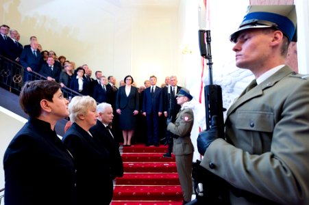 Odsłonięcie tablicy upamiętniającej Ofiary katastrofy smoleńskiej w Kancelarii Premiera (3)