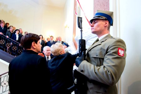 Odsłonięcie tablicy upamiętniającej Ofiary katastrofy smoleńskiej w Kancelarii Premiera