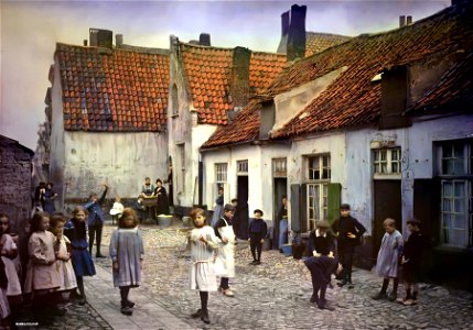 Alfonse Van Besten, Children at play c. 1912, autochrome 9 x 12 (restored by Stuart Humphryes)