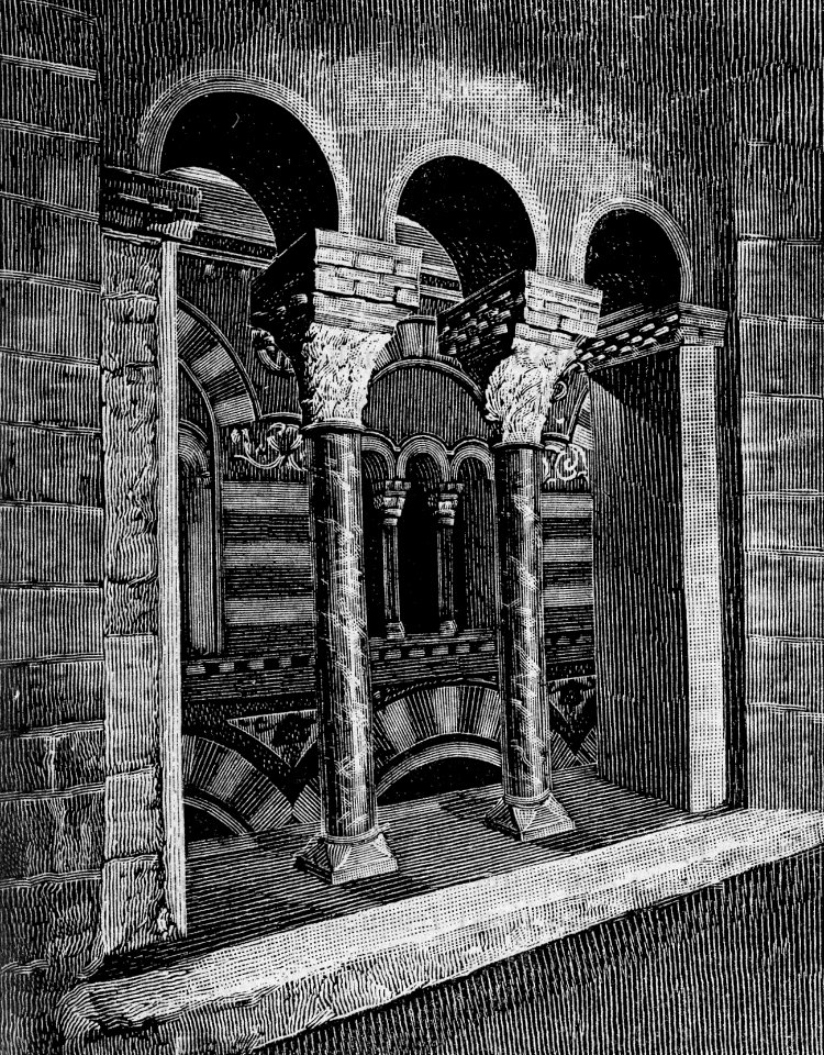 Altamura – Chiesa palatina (finestra del matroneo)
