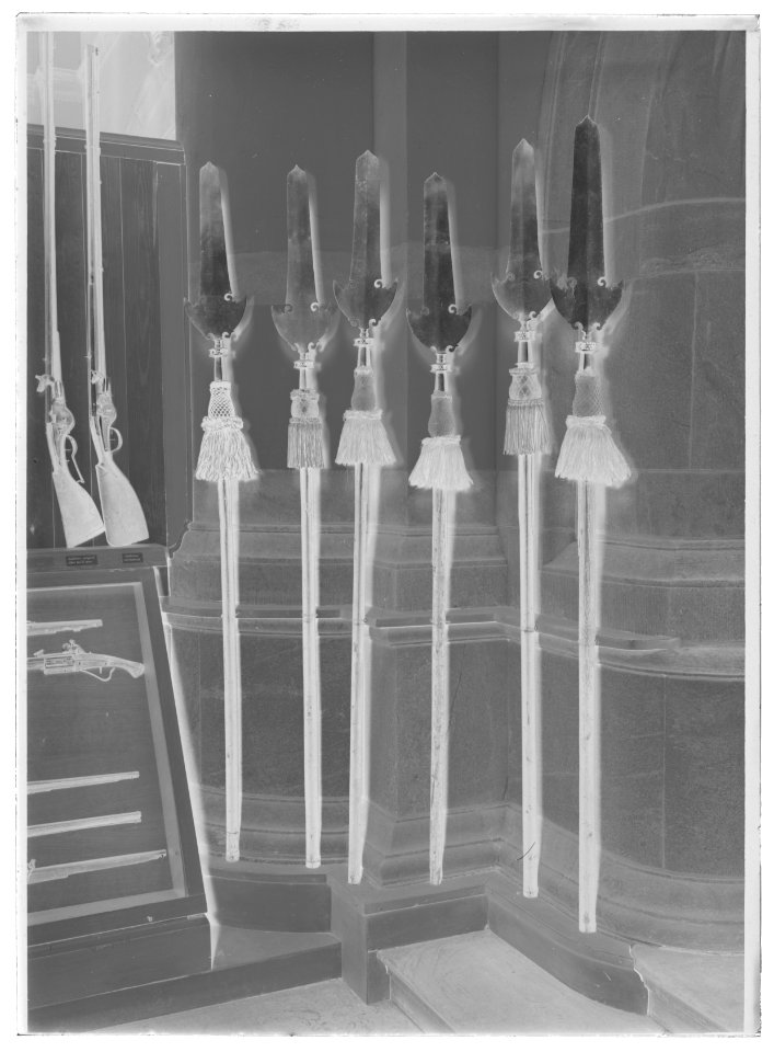Bardisan för drottning Kristinas drabanter, m-1648-49, tillverkad vid Jäders bruk - Livrustkammaren - 79058-negative