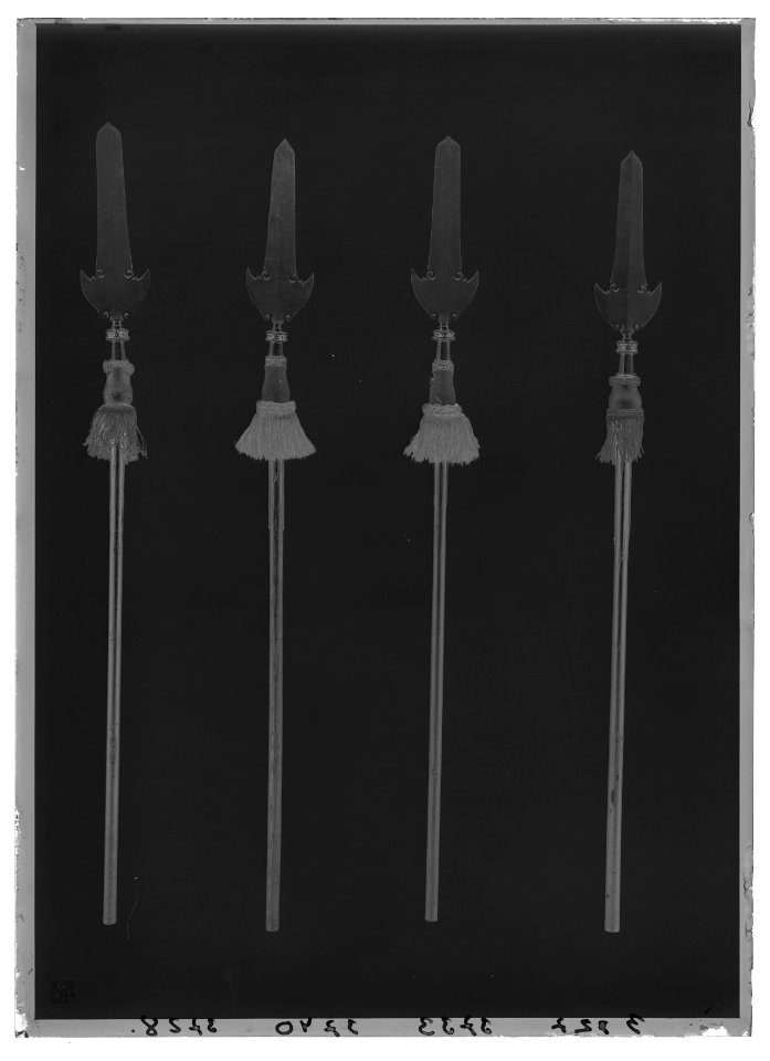 Bardisan m. 1648-1649, för drottning Kristinas drabanter, tillverkad vid Jäders bruk - Livrustkammaren - 77575-negative