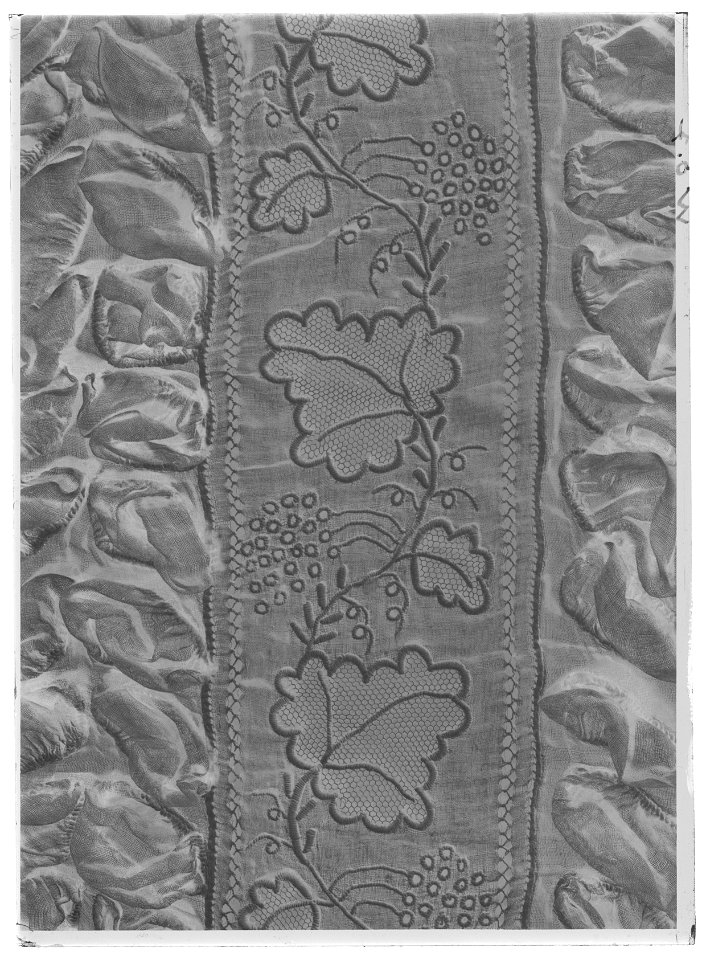 Barnklänning för prinsessan Eugénie (f 1830) - Livrustkammaren - 18998-negative