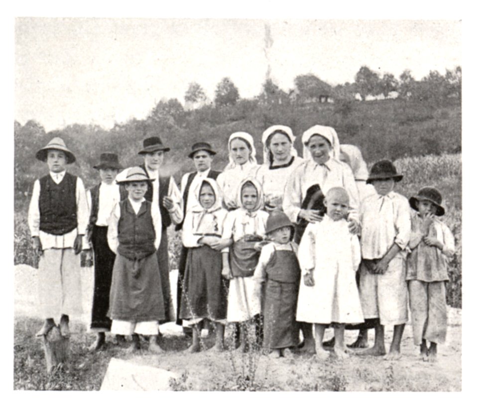 150 Kroatische Bauern im Werktagsgewand aus dem steirisch-kroatischen Grenzgebiet zwischen Sauritsch und Vinica - um 1910
