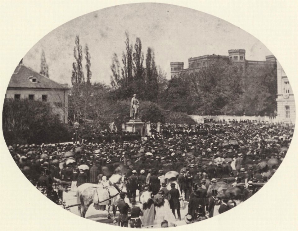 Albert, Joseph - München, Maximiliansplatz, Ecke Brienner Straße – Feier am Schillerdenkmal (Zeno Fotografie)