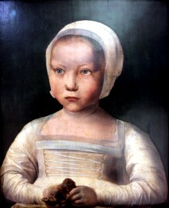 Little girl with dead bird mg 2968