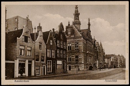 Amsteldijk met het voormalig gemeente archief Amsterdam. Uitgave Roukes en Erhart, Baarn, Afb PRKBB00271000012