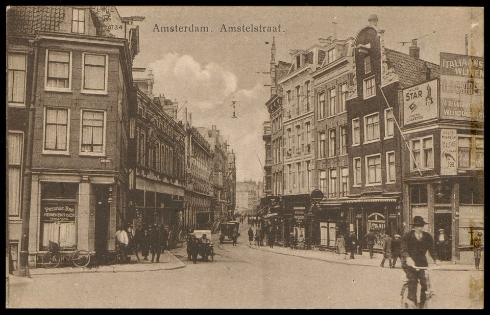 Amstelstraat gezien vanaf de Blauw brug over de Amstel naar het Rembrandtplein, Afb PBKD00252000004