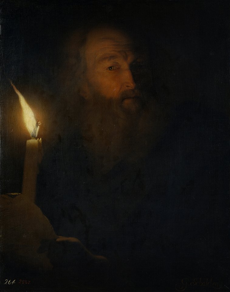 Anciano leyendo a la luz de una vela