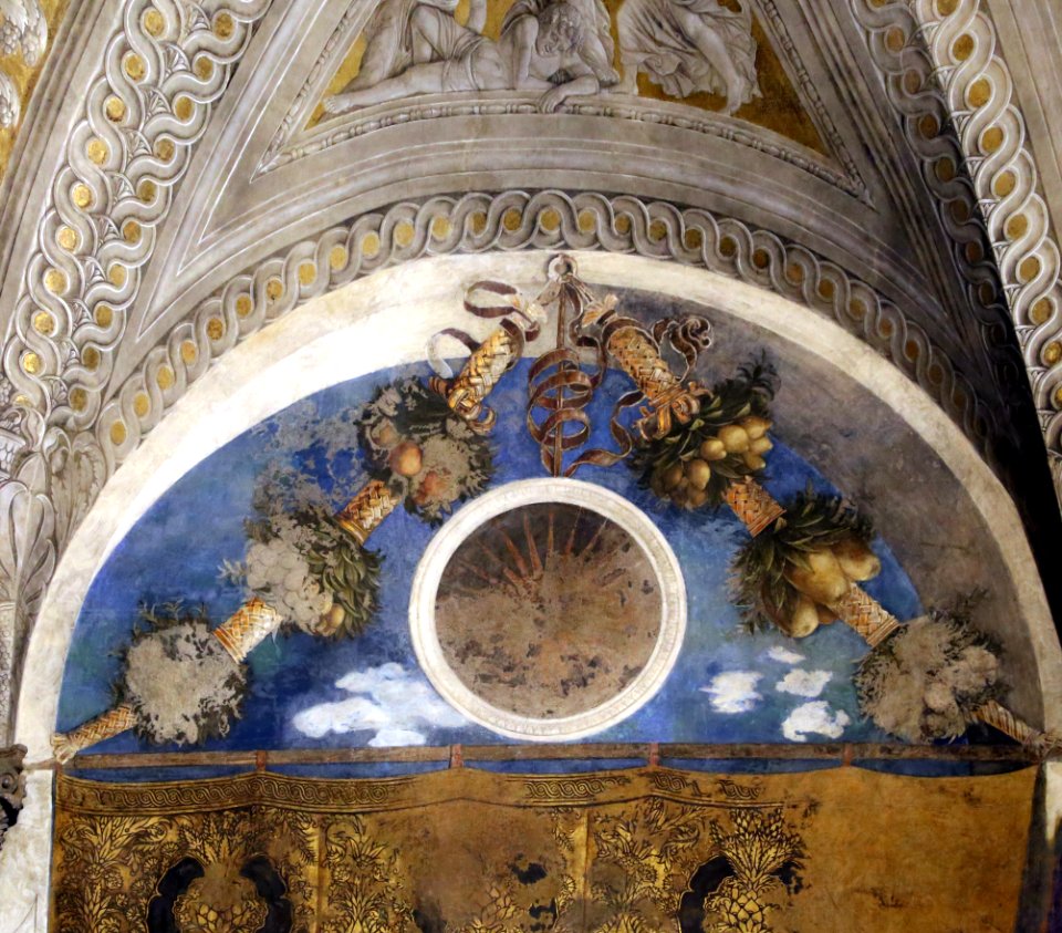 Andrea mantegna, camera degli sposi, 1465-74, parete nord, detta della corte 06 festone con insegna gonzaghesca del sole