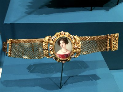 Bracelet with portrait