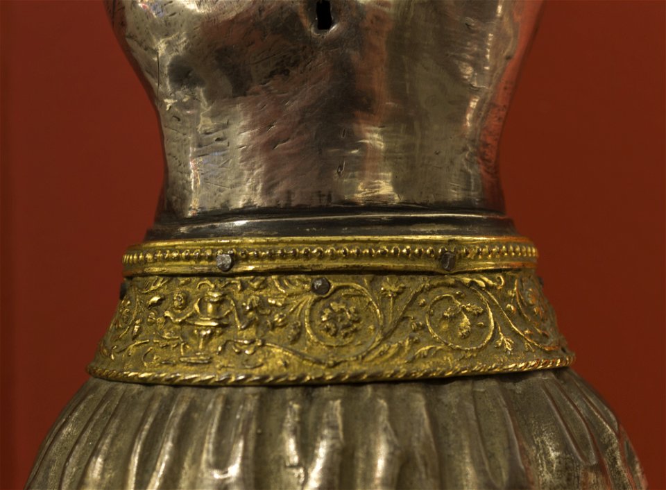 Bras-reliquaire de sainte Ursule (1509), détail 2