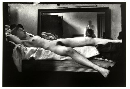 Breitner - Portret van een vrouwelijk naakt met in de spiegel de fotograferende Breitner