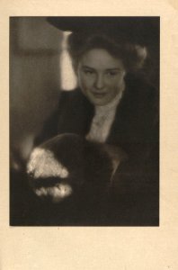Clarence H. White - Portrait, Miss Mary Everett. Camera Work no. 23