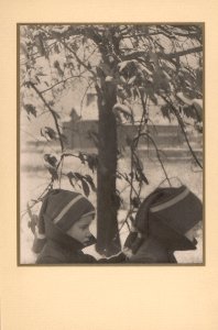 Clarence H. White - Boys Going to School. Camera Work no. 23