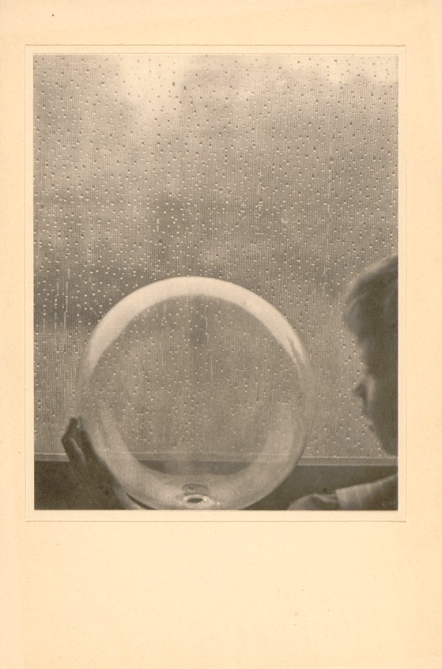 Clarence H. White - Drops of Rain. Camera Work no. 23