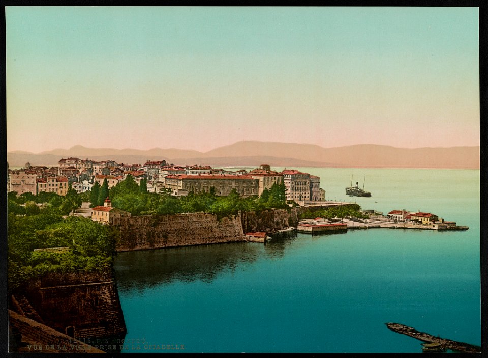 Corfoù. Vue de la Ville Prise de la Citadelle LCCN2017658113