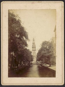 De Groenburgwal gezien in noordoostelijke richting naar de Raamgracht met in het verschiet de toren van de Zuiderkerk, Afb ANWZ00395000001