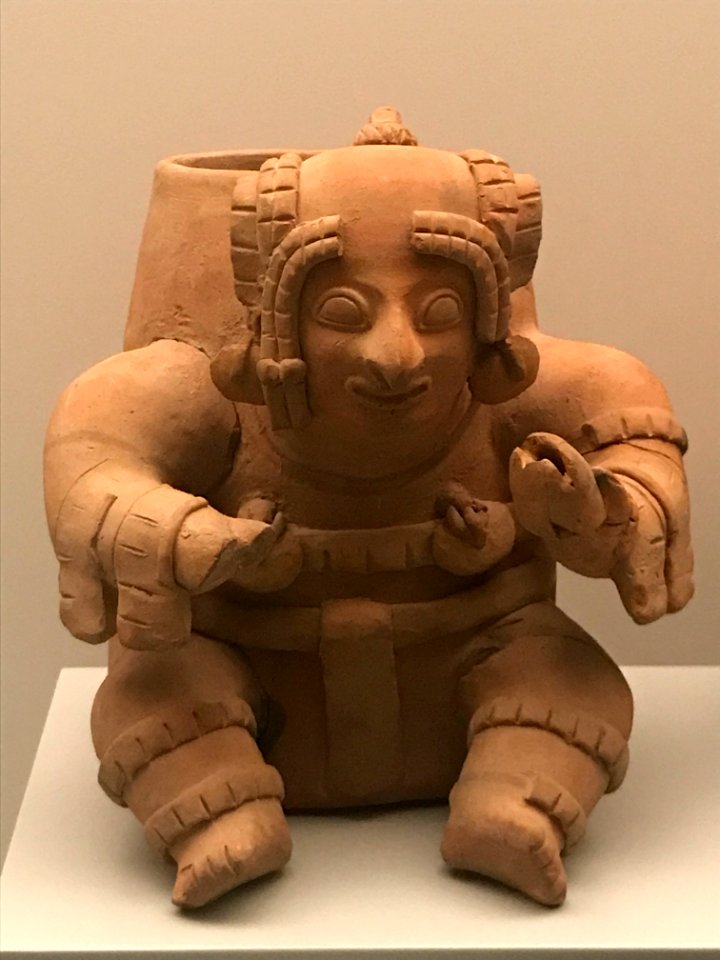 Cultura Jama-Coaque - vasua con figura humana sedente - Museo de América 3.728