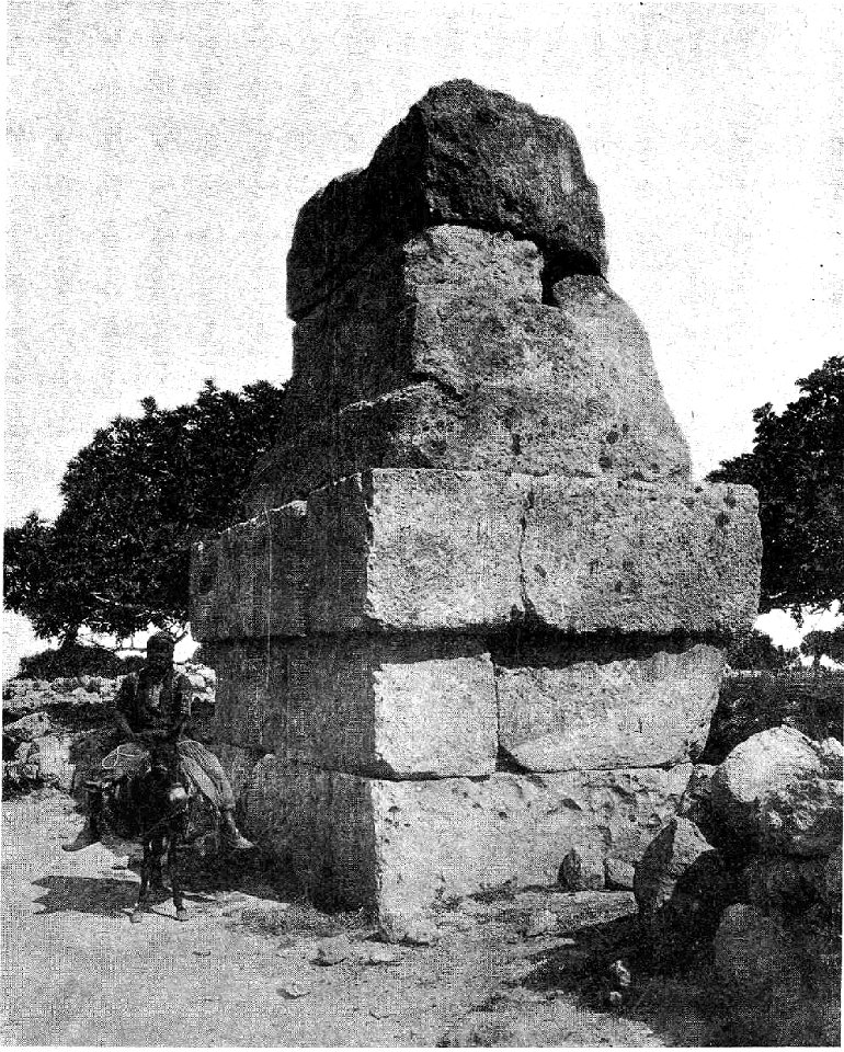 D055-tombeau dit de Hiram, près de Tyr.-L2-Ch4