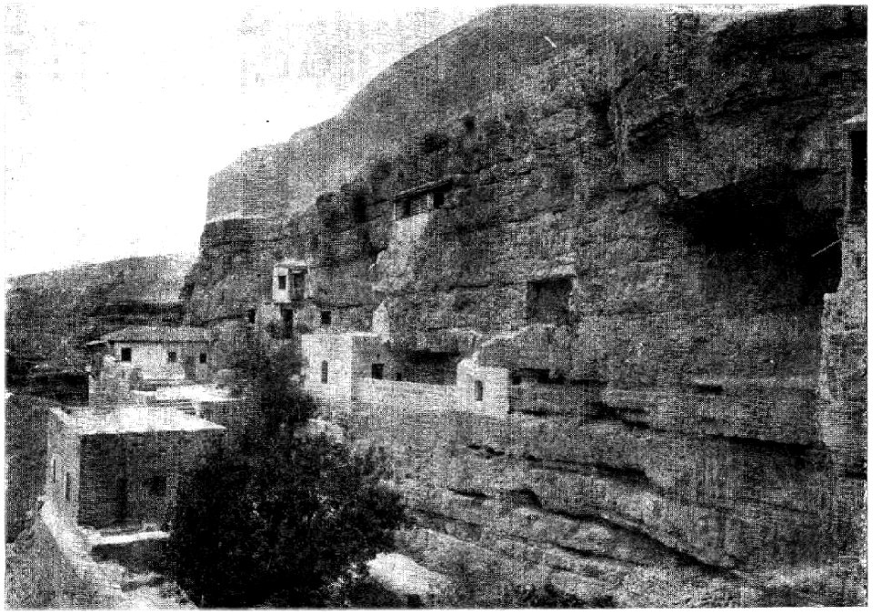 D079-maisons dans le rocher à mar-saba.-L2-Ch5