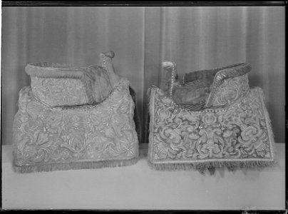 Damsadel, 1650, broderad i Frankrike, monterad i Sverige - Livrustkammaren - 19103