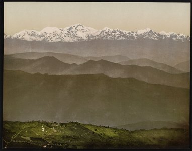 Darjeeling. Kinchinjunga and the snows from Kutcherry Hill LCCN2017657606