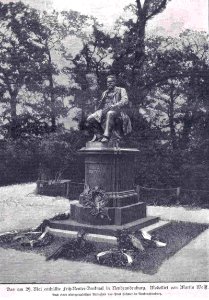 Das am 29. Mai 1893 enthüllte Fritz-Reuter-Denkmal in Neubrandenburg