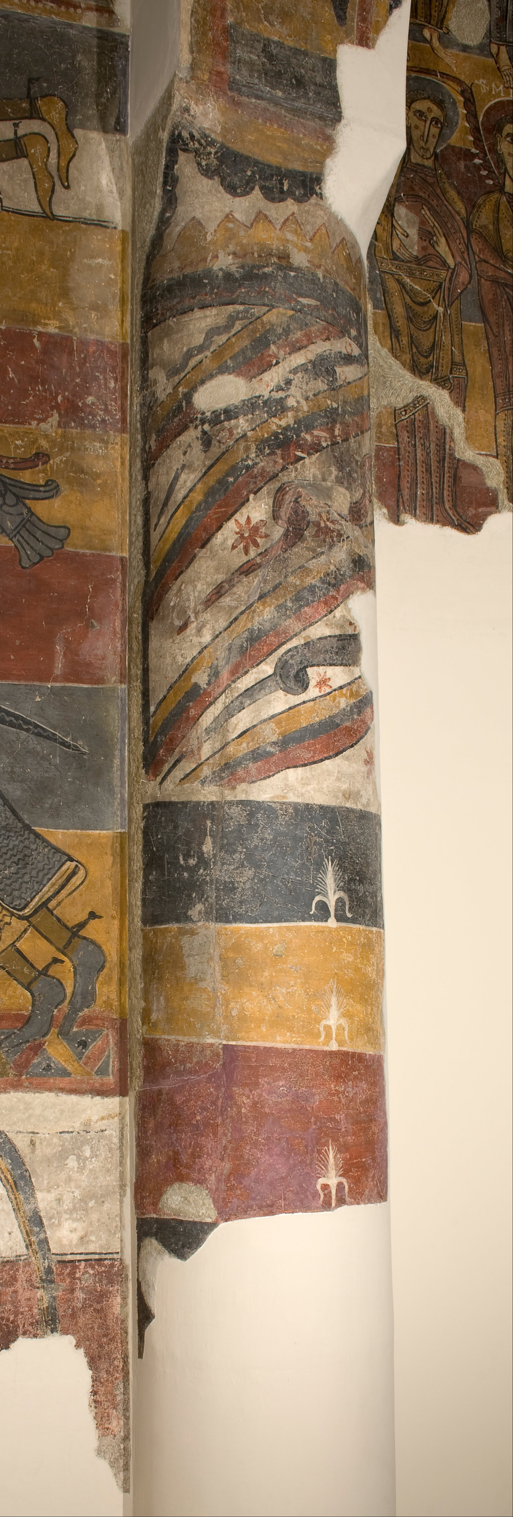 Decorated shaft and capital from Santa Maria de Taüll - Google Art Project