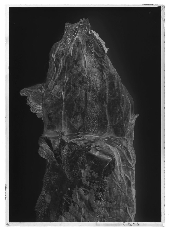 Den yttersta av Gustav II Adolfs Lützenskjortor - Livrustkammaren - 26625-negative