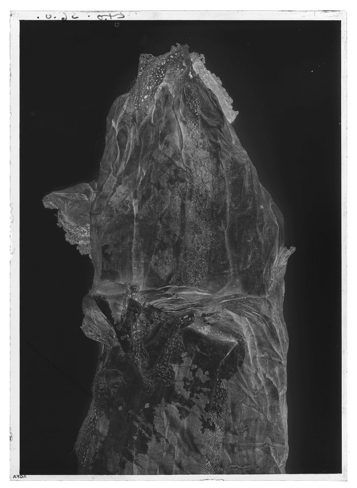 Den yttersta av Gustav II Adolfs Lützenskjortor - Livrustkammaren - 35186-negative