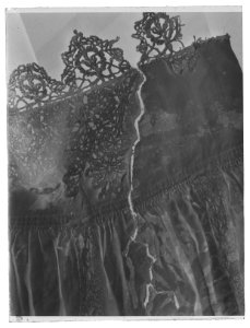 Den yttersta av Gustav II Adolfs Lützenskjortor - Livrustkammaren - 62289-negative