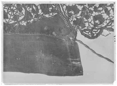 Den yttersta av Gustav II Adolfs Lützenskjortor - Livrustkammaren - 26636-negative