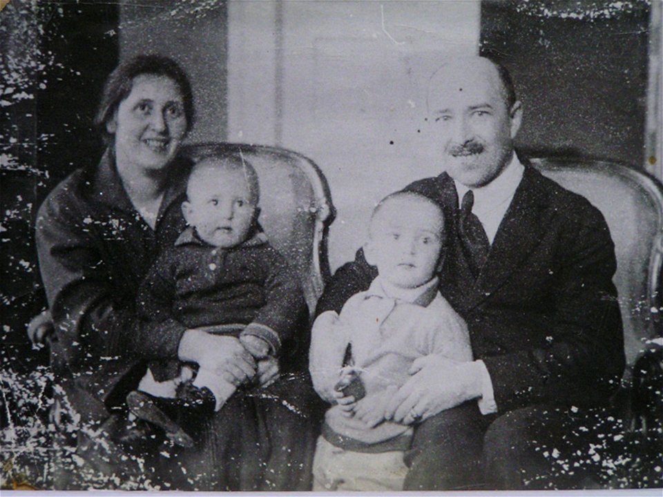 Anton Luckievič z žonkaj i dziećmi
