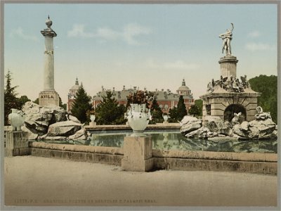 Aranjuez. Fuente de Hercules y Palacio Real LCCN2017660388