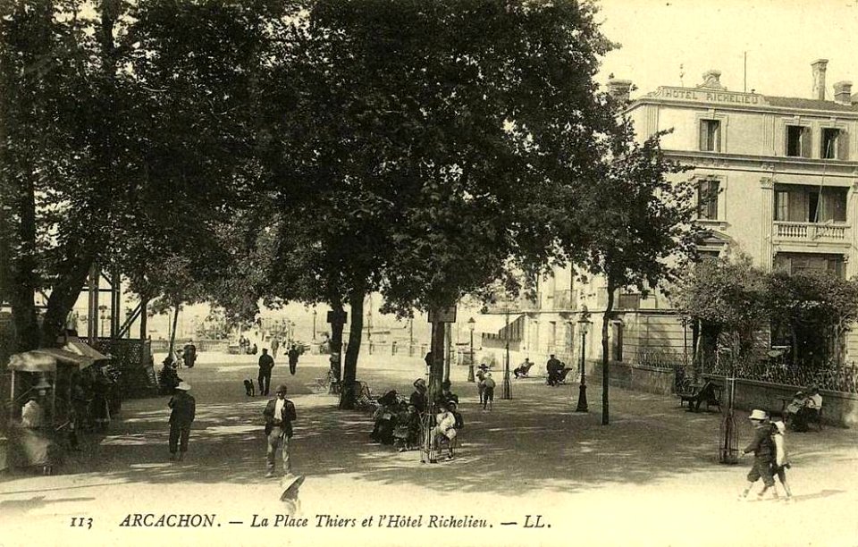 Arcachon - Place Thiers 2