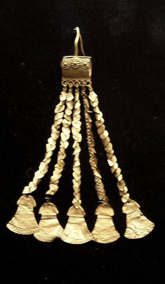 Basket earring, gold
