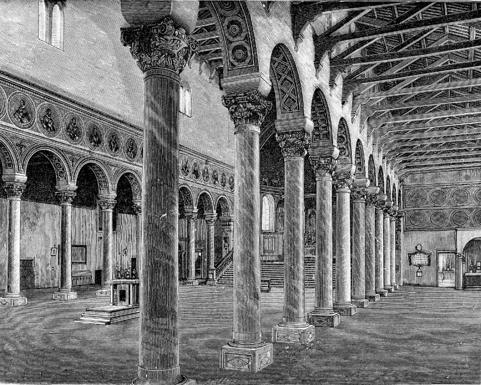Basilica di SantApollinare in Classe L’interno visto diagonalmente