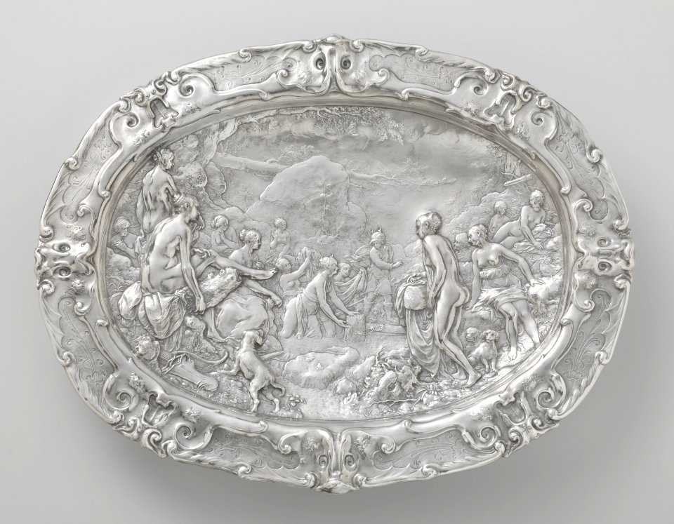 Schaal met voorstellingen uit de geschiedenis van Diana en Actaeon door Paulus Willemsz van Vianen in 1613