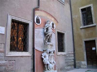 Piazza del Tribunale - Governatore Van Der Schulenburg