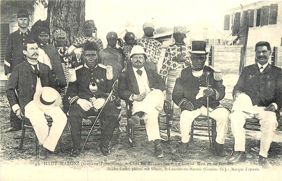 49. Haut Maroni (Guyane Française) - Chez les Saramakas - Le Grand Man et sa famille