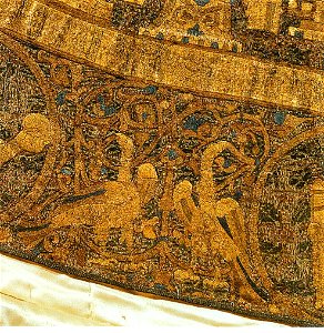 A bird-couple on the edge of the coronation pall