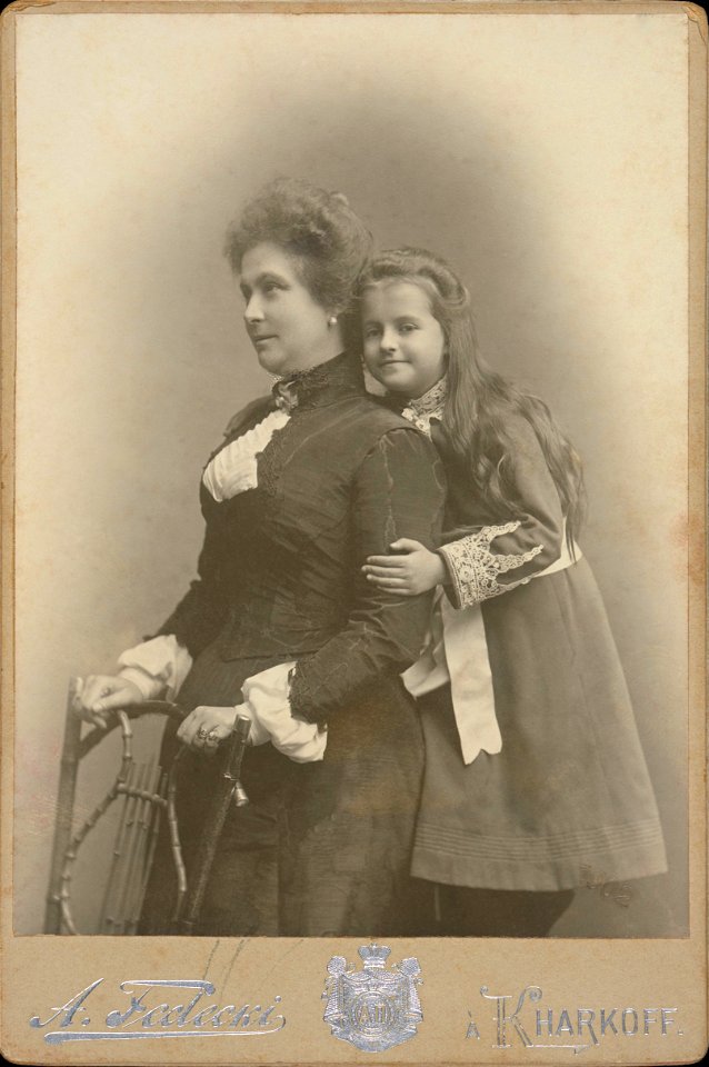 A Fedecki - Kobieta i dziewczynka z rodziny Młynarskich (1902)