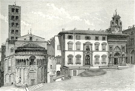 Arezzo Piazza Vasari con la parte posteriore della Pieve