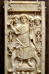 Areobindus presides over the games MNMA Cluny 13135 n02