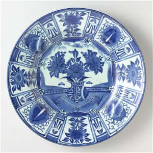 Arita schotel, onderglazuur blauw-Rijksmuseum AK-RBK-1972-220