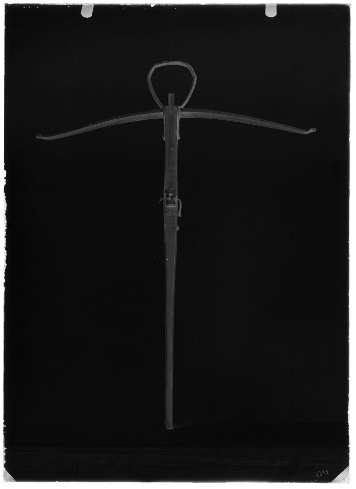 Armborst, s.k. dalbåge, 1600-tal, att spänna med simsonbälte - Livrustkammaren - 60230-negative