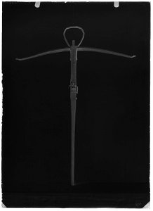 Armborst, s.k. dalbåge, 1600-tal, att spänna med simsonbälte - Livrustkammaren - 60230-negative